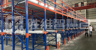 玻璃制品企業(yè)：定制型的閣樓貨架，讓我們的商品存儲更省心！