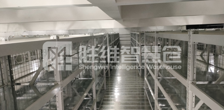 閣樓貨架助力企業(yè)實(shí)現(xiàn)倉庫空間三維化存儲(chǔ)，提高存取效率