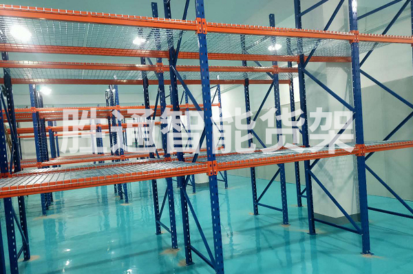 重型網(wǎng)層板貨架.jpg